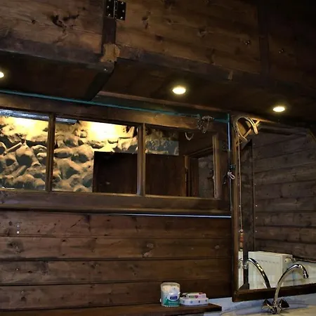 μικρή πέτρινη μεζονέτα 2 Lílaia