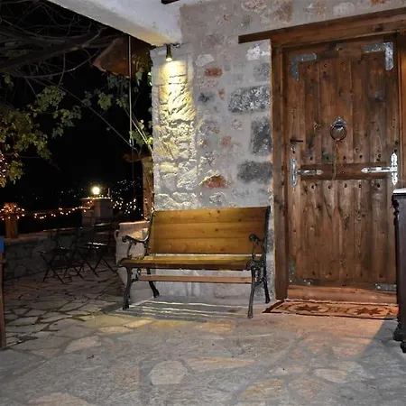 μικρή πέτρινη μεζονέτα 2 *