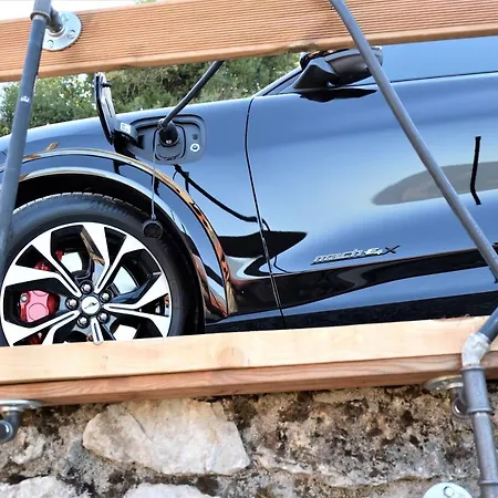 μικρή πέτρινη μεζονέτα 2 Lílaia