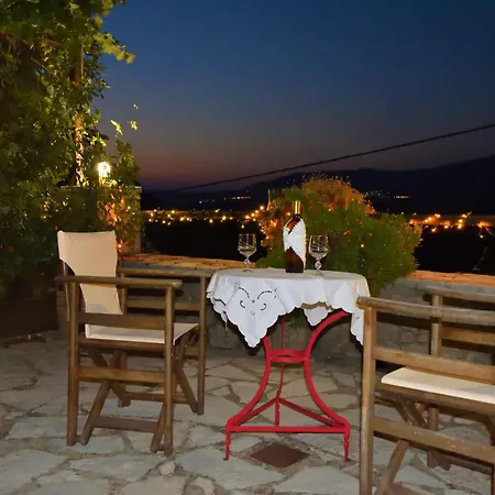 μικρή πέτρινη μεζονέτα 2 *