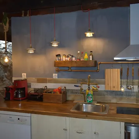 μικρή πέτρινη μεζονέτα 2 Lílaia