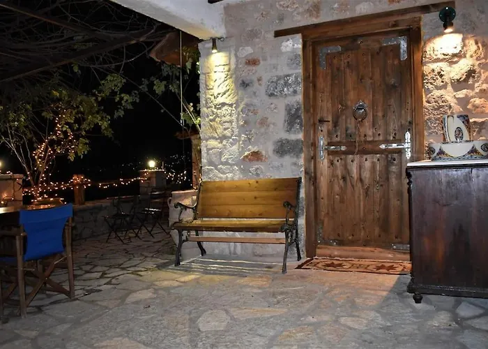 μικρή πέτρινη μεζονέτα 2 *