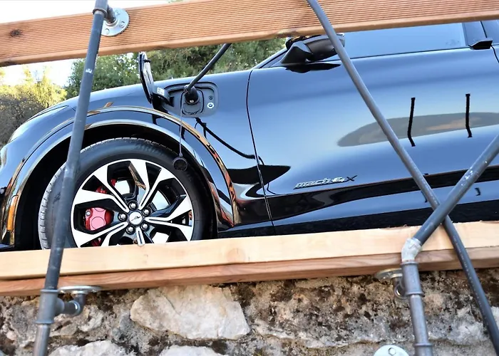 μικρή πέτρινη μεζονέτα 2 Lílaia