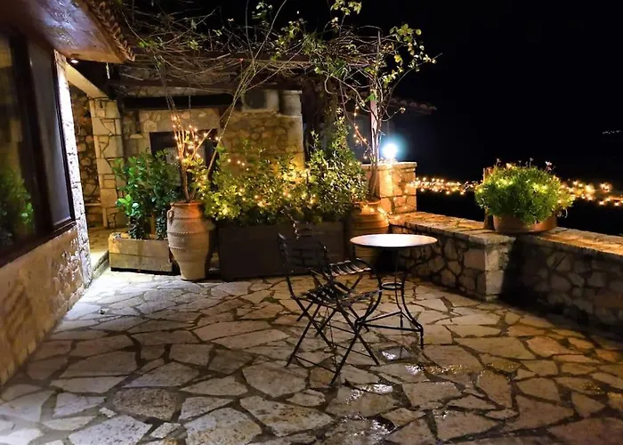 μικρή πέτρινη μεζονέτα 2 Tatil Evi Lílaia