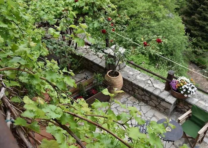 μικρή πέτρινη μεζονέτα 2 Lílaia