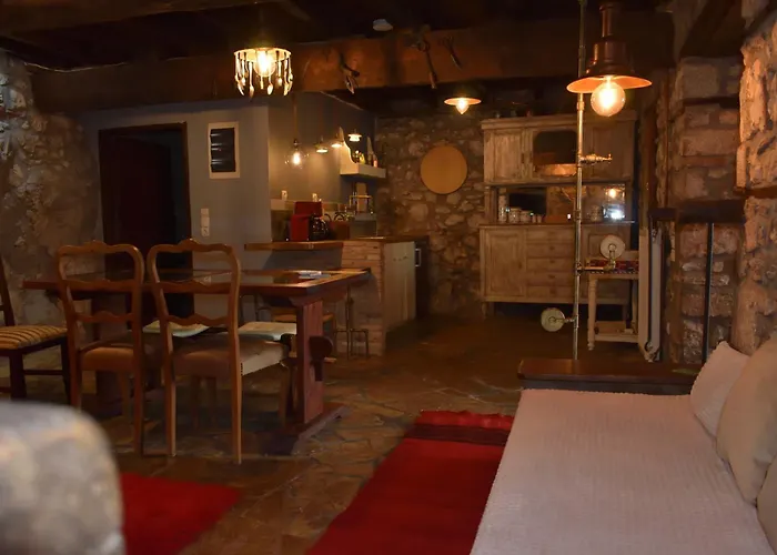 μικρή πέτρινη μεζονέτα 2 Tatil Evi Lílaia