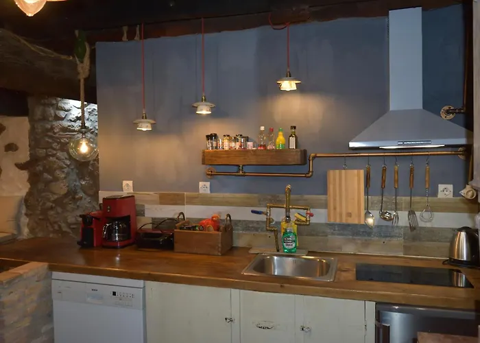 μικρή πέτρινη μεζονέτα 2 Lílaia