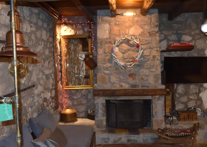 μικρή πέτρινη μεζονέτα 2 * Lílaia