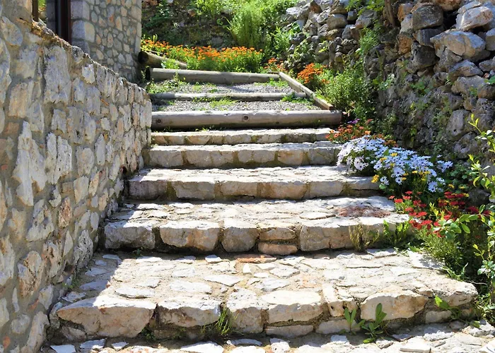 μικρή πέτρινη μεζονέτα 2 Tatil Evi Lílaia